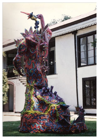 Mujer p&aacute;jaro